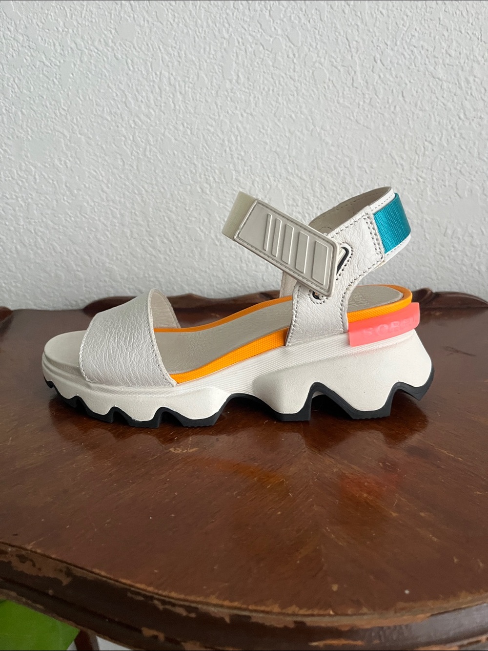 Sorel Kinetic Women’s Sandals sz 6